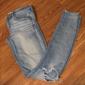 Abercrombie 2L destroyed skinny jeans
